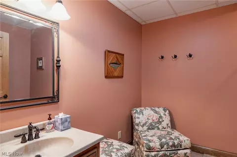 Bath - 3908 River Rd, Vienna, WV 26105 photo 5 of 5