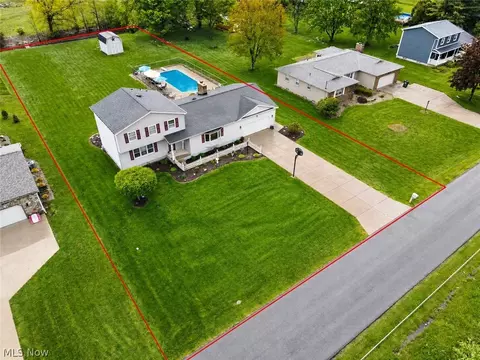 6645 Summit Dr, Canfield, OH 44406