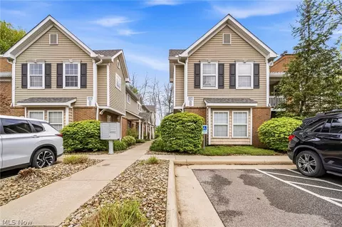 3371 Lenox Village Dr #255, Fairlawn, OH 44333