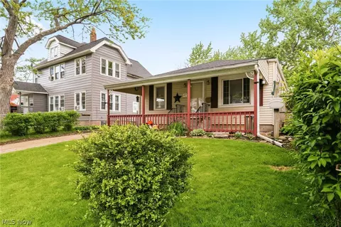 457 9th St, Elyria, OH 44035 photo 2