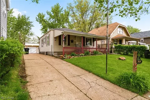 457 9th St, Elyria, OH 44035 photo 3