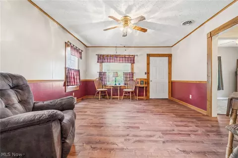 457 9th St, Elyria, OH 44035 photo 7