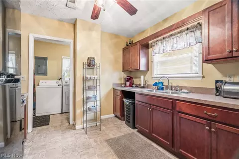 457 9th St, Elyria, OH 44035 photo 8