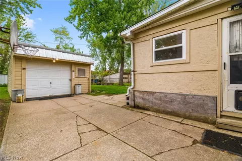 457 9th St, Elyria, OH 44035 photo 17