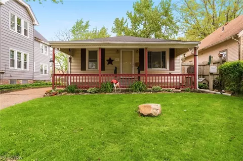 457 9th St, Elyria, OH 44035