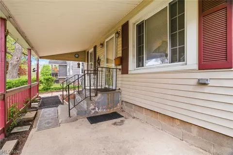457 9th St, Elyria, OH 44035 photo 4