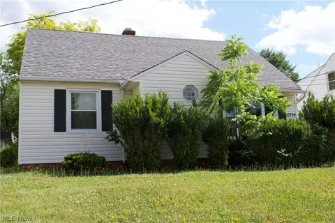 20724 Applegate Rd, Maple Heights, OH 44137