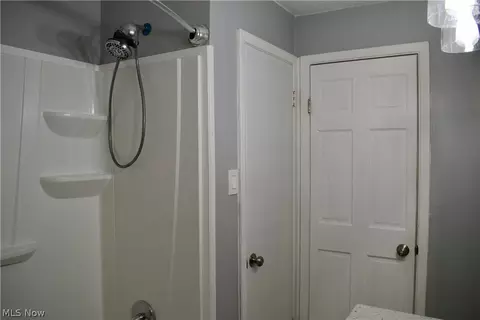 Bath - 20724 Applegate Rd, Maple Heights, OH 44137 photo 3 of 4