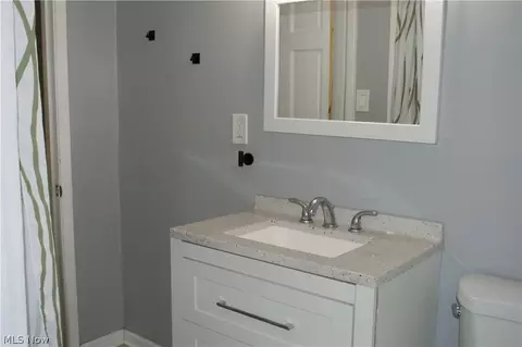 Bath - 20724 Applegate Rd, Maple Heights, OH 44137 photo 2 of 4