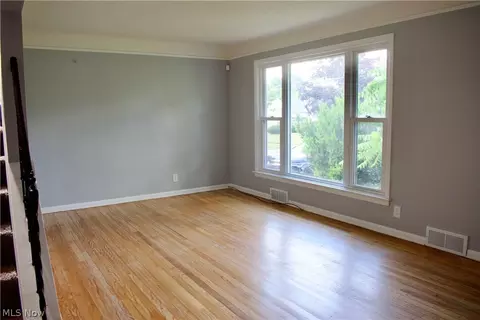 Living - 20724 Applegate Rd, Maple Heights, OH 44137 photo 2 of 6
