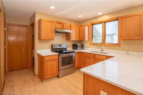 2662 Captens St NE, Canton, OH 44721 photo 14