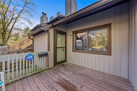 2129 Pinebrook Trl, Cuyahoga Falls, OH 44223