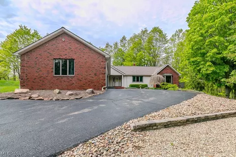 11530 Blackberry Ln, Chesterland, OH 44026