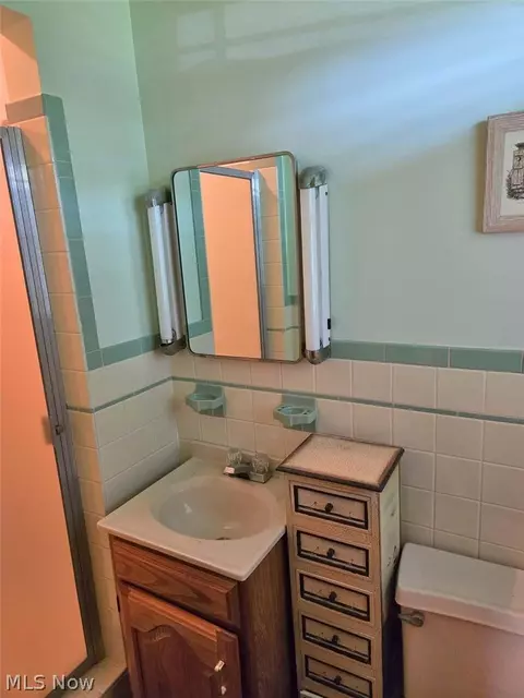 Bath - 3836 21st St NW, Canton, OH 44708 photo 1 of 2