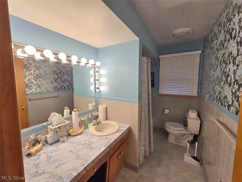 Bath - 3836 21st St NW, Canton, OH 44708 photo 2 of 2