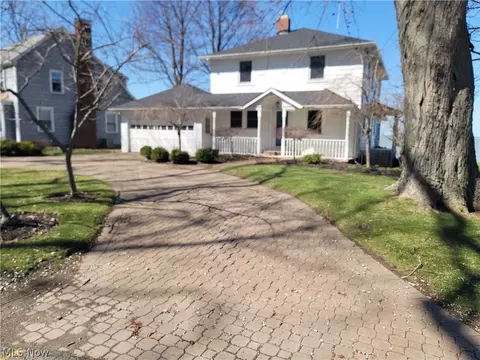 5955 Shore Dr, Madison, OH 44057