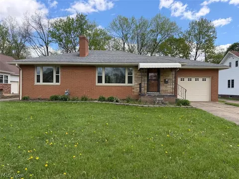 1290 Parkway Blvd, Alliance, OH 44601