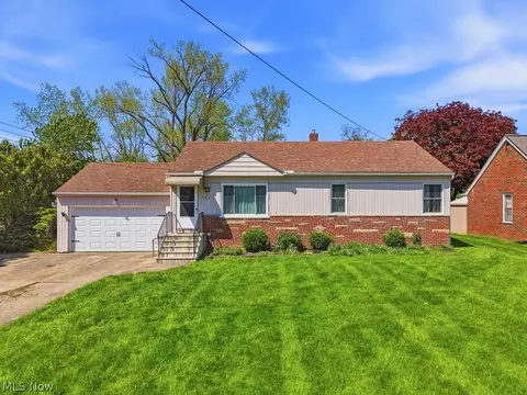 125 Meadowlane Rd, Seven Hills, OH 44131