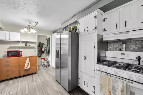 Kitchen - 7090 Comanche Trl, Mentor, OH 44060 photo 3 of 4