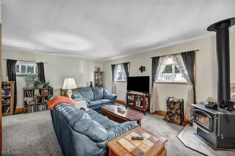 Living - 7090 Comanche Trl, Mentor, OH 44060 photo 1 of 2