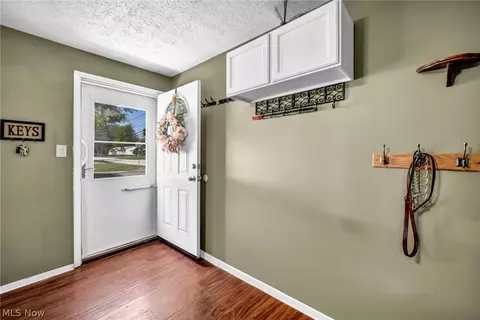 Entry Way - 7090 Comanche Trl, Mentor, OH 44060 photo 1 of 2