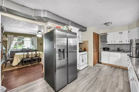 Kitchen - 7090 Comanche Trl, Mentor, OH 44060 photo 2 of 4