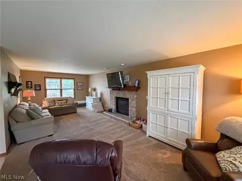 Living - 510 Deer Run Dr, Boardman, OH 44512 photo 4 of 5