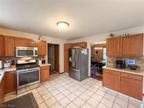 Kitchen - 510 Deer Run Dr, Boardman, OH 44512 photo 2 of 7