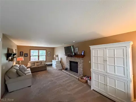 Living - 510 Deer Run Dr, Boardman, OH 44512 photo 3 of 5