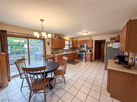 Kitchen - 510 Deer Run Dr, Boardman, OH 44512 photo 4 of 7