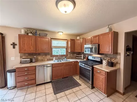 Kitchen - 510 Deer Run Dr, Boardman, OH 44512 photo 1 of 7