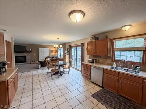 Kitchen - 510 Deer Run Dr, Boardman, OH 44512 photo 5 of 7