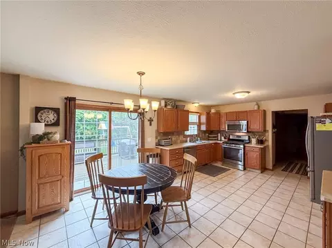 Kitchen - 510 Deer Run Dr, Boardman, OH 44512 photo 3 of 7