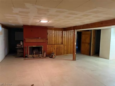 Living - 1034 N Pasadena Ave, Elyria, OH 44035 photo 7 of 7