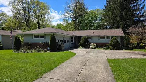 1034 N Pasadena Ave, Elyria, OH 44035