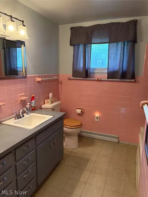 Bath - 1034 N Pasadena Ave, Elyria, OH 44035 photo 4 of 4