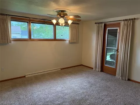 Living - 1034 N Pasadena Ave, Elyria, OH 44035 photo 5 of 7