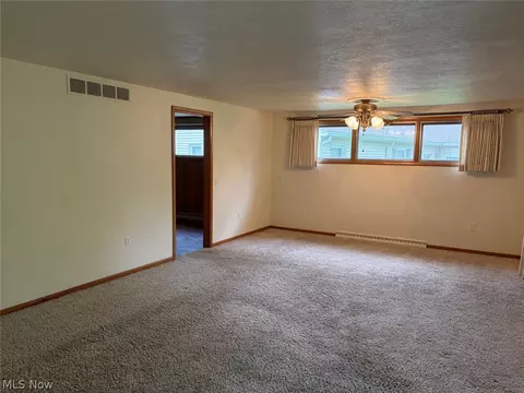 Living - 1034 N Pasadena Ave, Elyria, OH 44035 photo 4 of 7