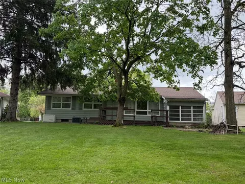 Exterior - 1034 N Pasadena Ave, Elyria, OH 44035 photo 8 of 12