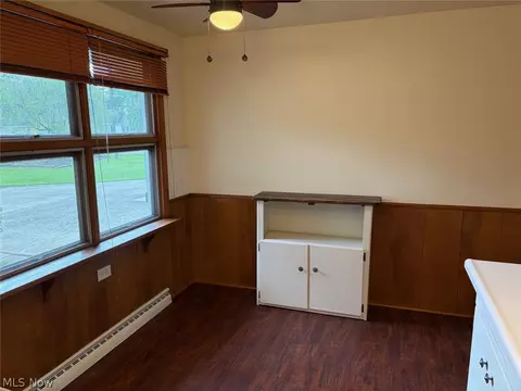 Living - 1034 N Pasadena Ave, Elyria, OH 44035 photo 6 of 7