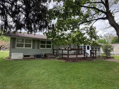 Exterior - 1034 N Pasadena Ave, Elyria, OH 44035 photo 9 of 12