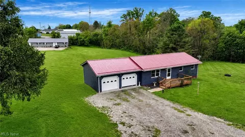 2397 Adamsville Rd, Zanesville, OH 43701