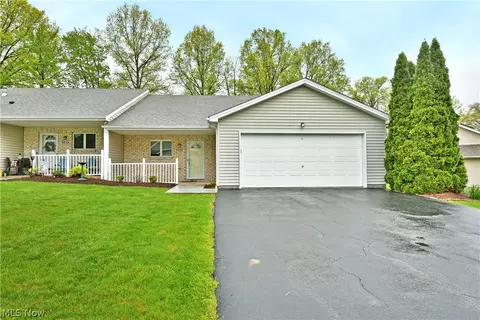 553 Wilcox Rd #B, Austintown, OH 44515