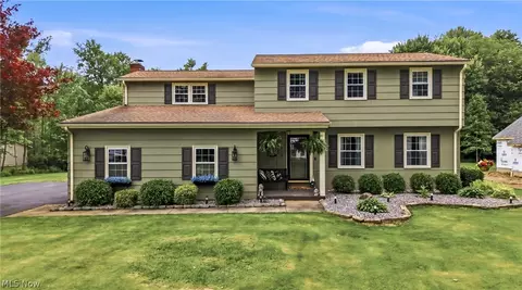 10230 New Buffalo Rd, Canfield, OH 44406