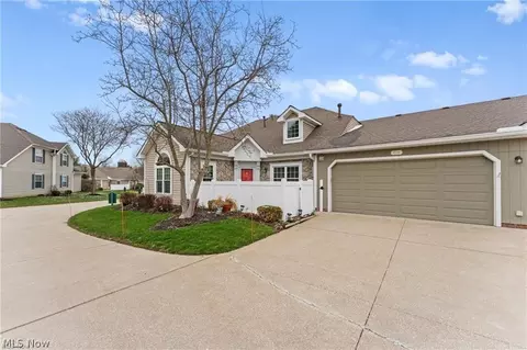 8228 Cyrus Ln, Northfield, OH 44067