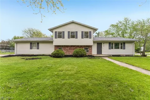 102 California Ave, Elyria, OH 44035