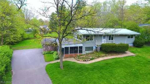 7620 Birchmont Dr, Chagrin Falls, OH 44022