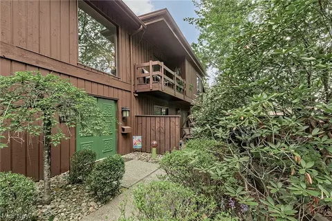 1936 Hemlock Dr, Kent, OH 44240
