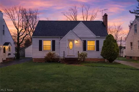 1211 Sunset Rd, Mayfield Heights, OH 44124