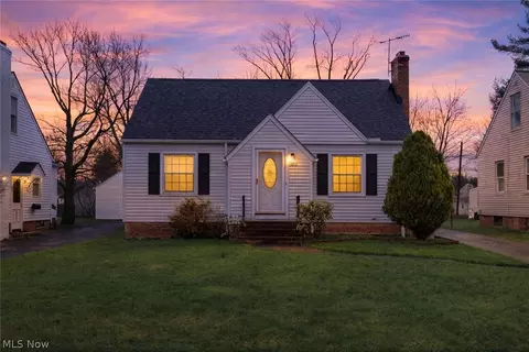 1211 Sunset Rd, Mayfield Heights, OH 44124